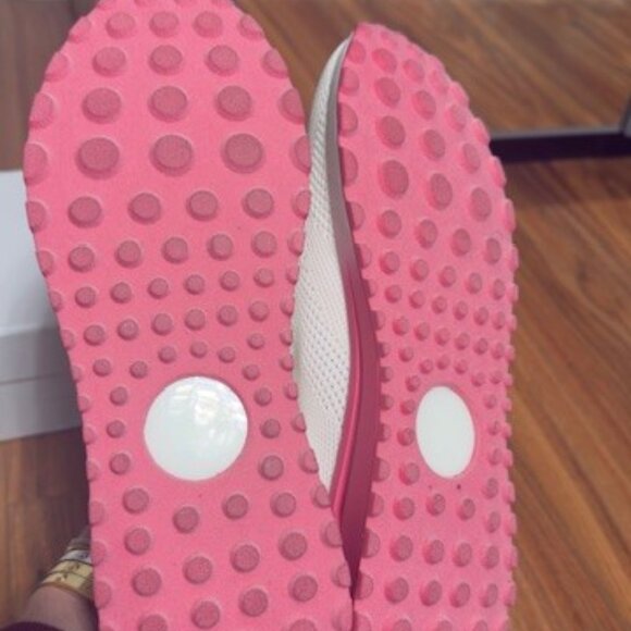 Michael Kors white sneakers - brand new -- size 10M - Picture 5 of 5